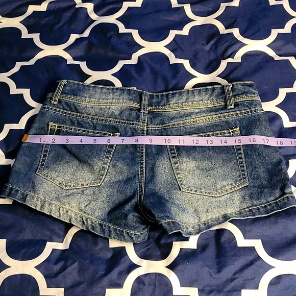 UK2LA - Super Cute Jean Shorts! - Picture 3 of 6